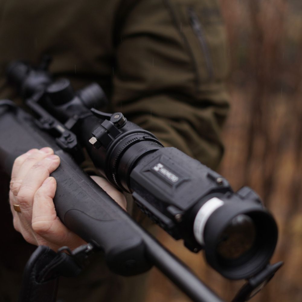 Hikmicro | Thunder 2.0 TE19C Smart Thermal Clip-On w/ Free Scope Adaptor (40A, 50A, 56A, or 62A) - 2.5x 19mm 35mK 256x192px 12µm