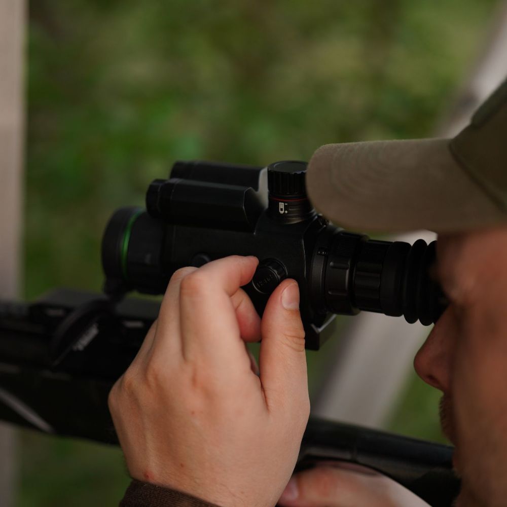 Hikrmicro | HM-C32F Cheetah LRF Night Vision Front Clip-On (w/40mm, 50mm or 60mm Scope Adaptor)